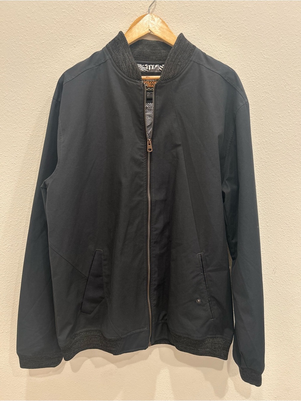 Volcom Mens Bomber Jacket XXL Black Skater Streetwear Edgy Casual Urban Techwear